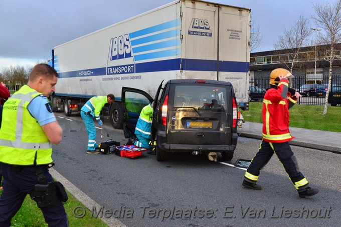 Mediaterplaatse ongeval auto vrachtwagen dodelijk schiphol 06042017 Image00001