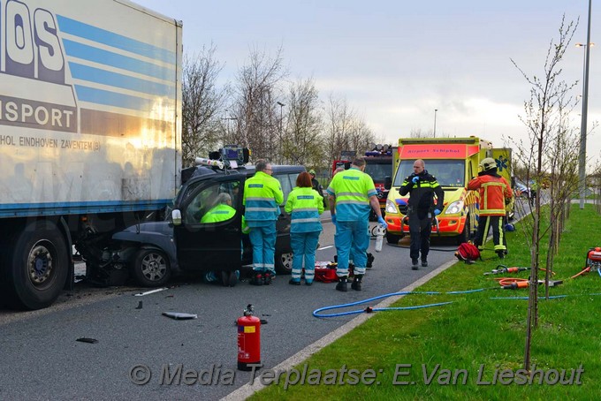 Mediaterplaatse ongeval auto vrachtwagen dodelijk schiphol 06042017 Image00004