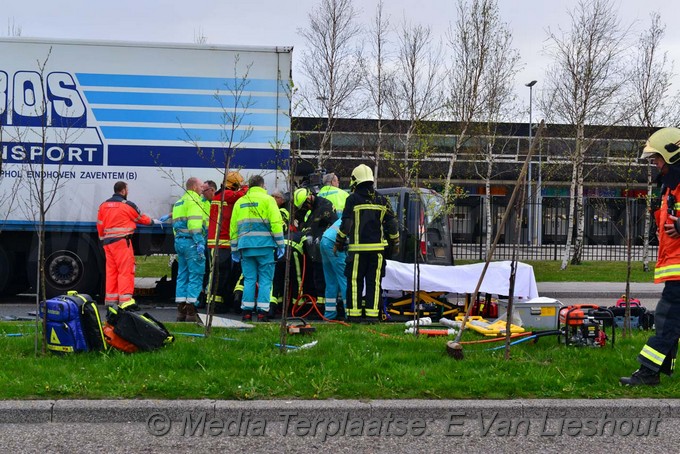 Mediaterplaatse ongeval auto vrachtwagen dodelijk schiphol 06042017 Image00006