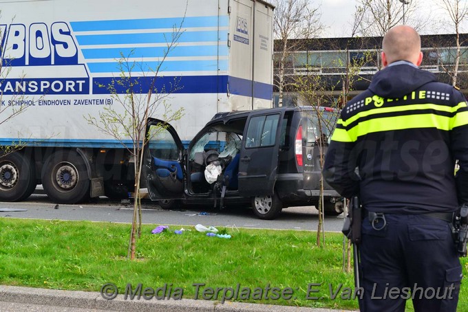 Mediaterplaatse ongeval auto vrachtwagen dodelijk schiphol 06042017 Image00010