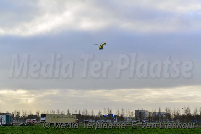Mediaterplaatse ongeval auto vrachtwagen dodelijk schiphol 06042017 Image00012