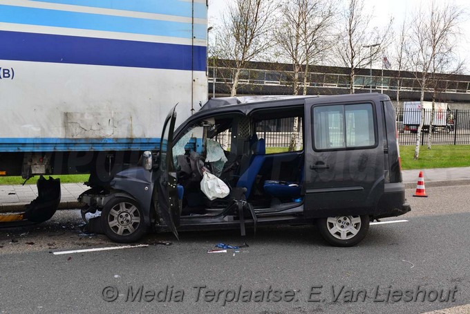 Mediaterplaatse ongeval auto vrachtwagen dodelijk schiphol 06042017 Image00013