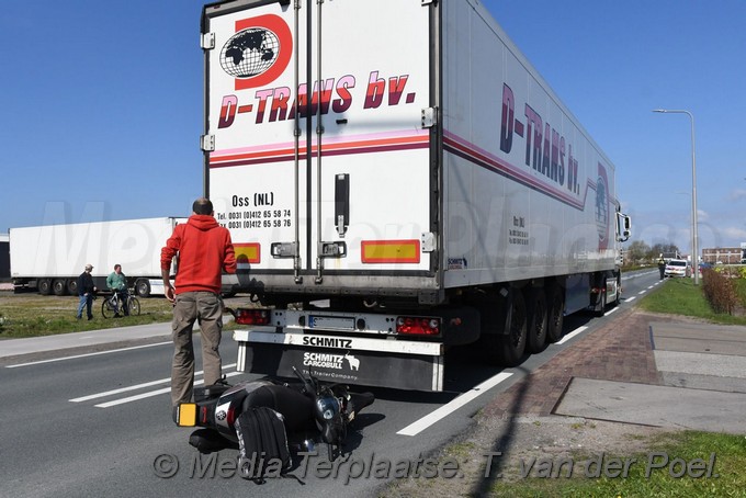 Mediaterplaatse ongeval scooter vrachtwagen voorhout 07042017 Image00002