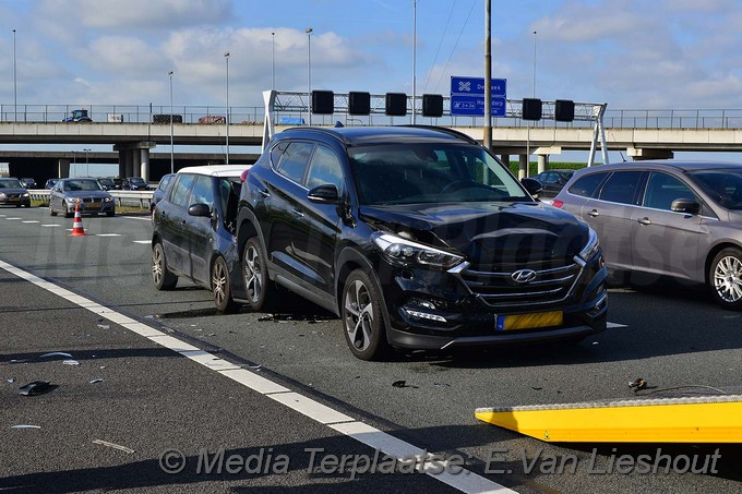 Mediaterplaatse ongeval a4 links 11042017 Image00013