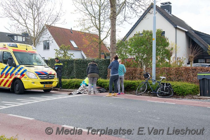 Mediaterplaatse ongeval fietser bedrijfsbusje rijsenhout 13042017 Image00002