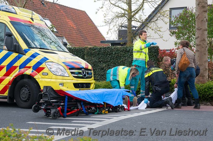 Mediaterplaatse ongeval fietser bedrijfsbusje rijsenhout 13042017 Image00007