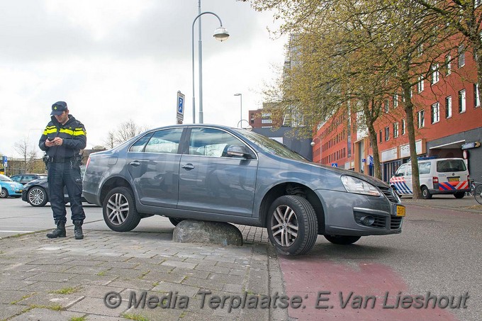 Mediaterplaatse ongeval auto op biggerug hoofddorp 13042017 Image00001