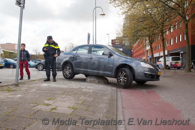Mediaterplaatse ongeval auto op biggerug hoofddorp 13042017 Image00004