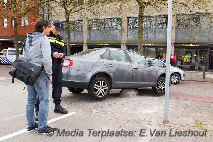 Mediaterplaatse ongeval auto op biggerug hoofddorp 13042017 Image00008