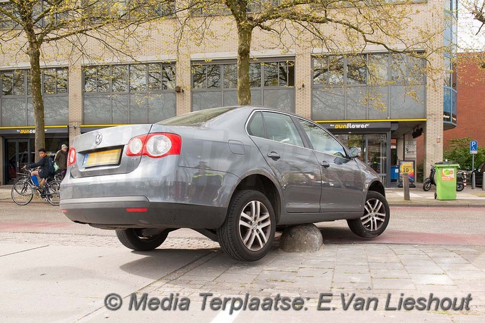 Mediaterplaatse ongeval auto op biggerug hoofddorp 13042017 Image00011