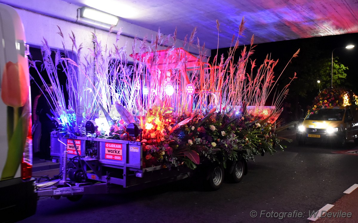 Mediaterplaatse bloemencorso in de avond nwh 21042017 Image00009