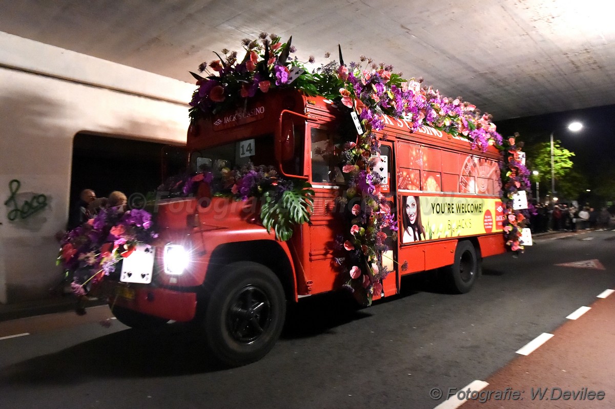 Mediaterplaatse bloemencorso in de avond nwh 21042017 Image00013