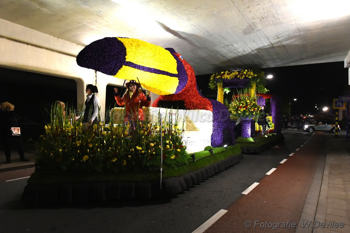 Mediaterplaatse bloemencorso in de avond nwh 21042017 Image00019