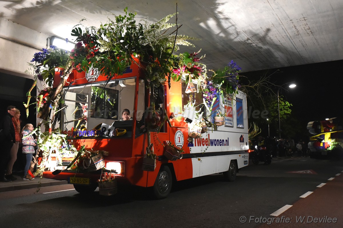 Mediaterplaatse bloemencorso in de avond nwh 21042017 Image00022