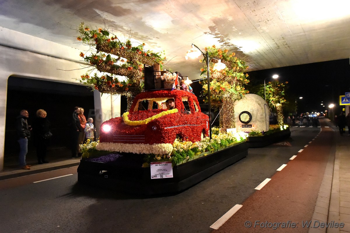 Mediaterplaatse bloemencorso in de avond nwh 21042017 Image00026
