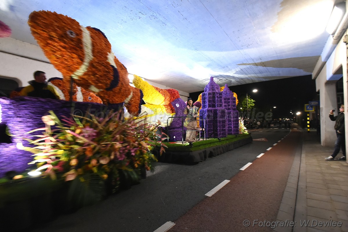 Mediaterplaatse bloemencorso in de avond nwh 21042017 Image00030