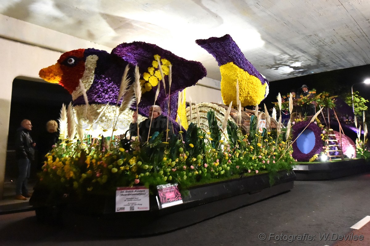 Mediaterplaatse bloemencorso in de avond nwh 21042017 Image00035