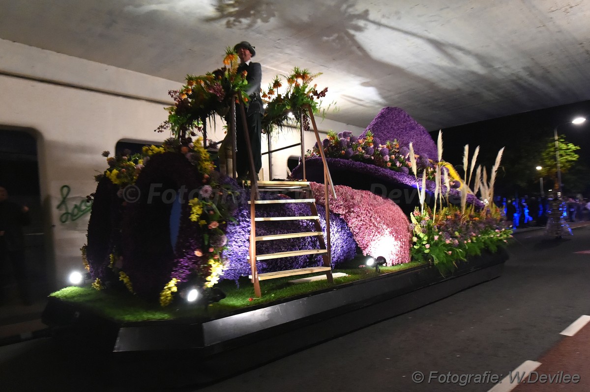 Mediaterplaatse bloemencorso in de avond nwh 21042017 Image00036