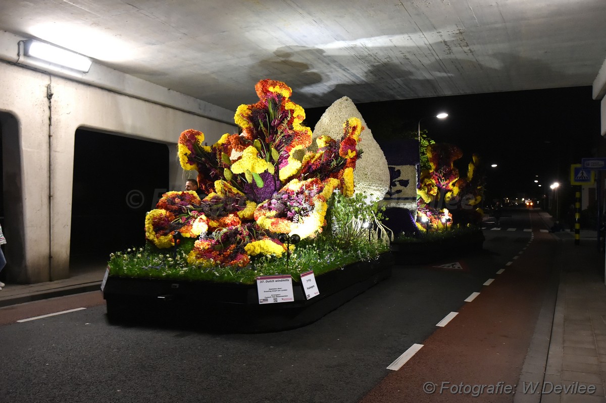 Mediaterplaatse bloemencorso in de avond nwh 21042017 Image00037
