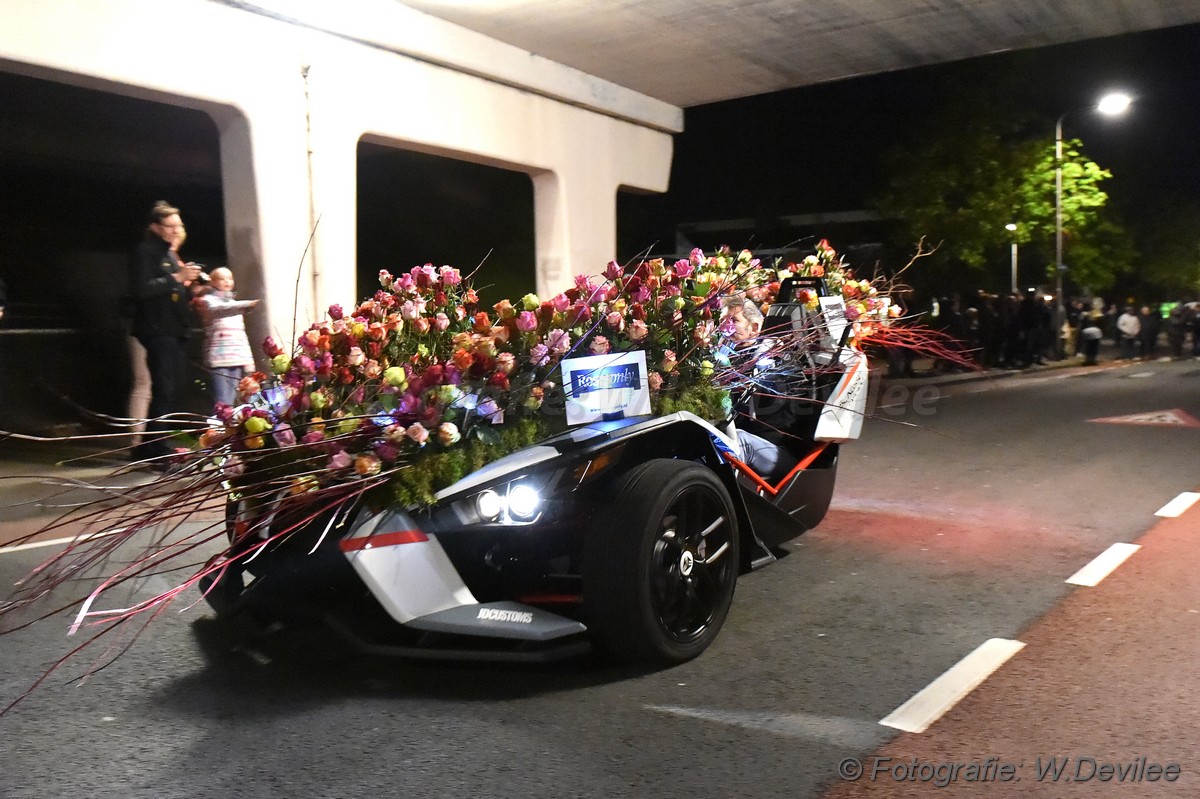 Mediaterplaatse bloemencorso in de avond nwh 21042017 Image00039