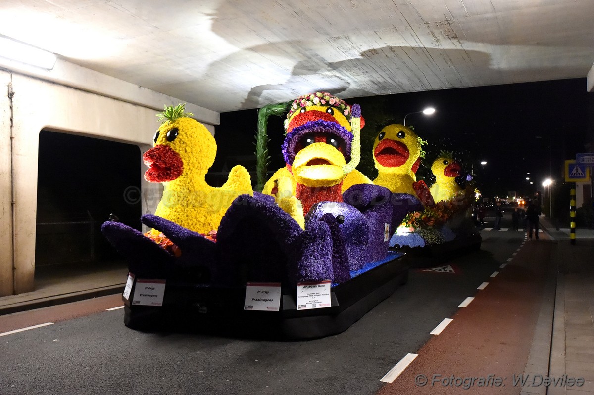 Mediaterplaatse bloemencorso in de avond nwh 21042017 Image00041
