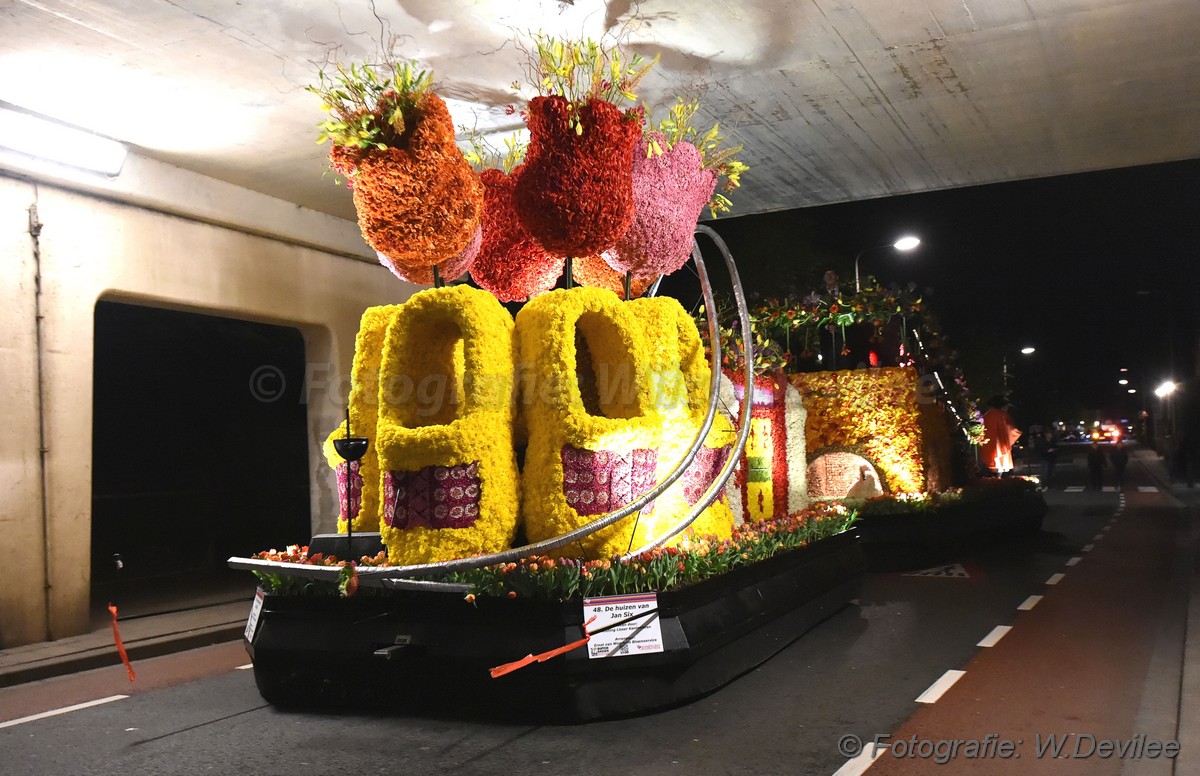 Mediaterplaatse bloemencorso in de avond nwh 21042017 Image00048