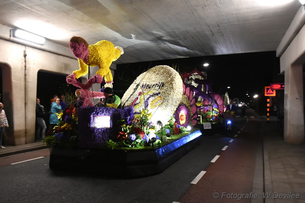 Mediaterplaatse bloemencorso in de avond nwh 21042017 Image00053