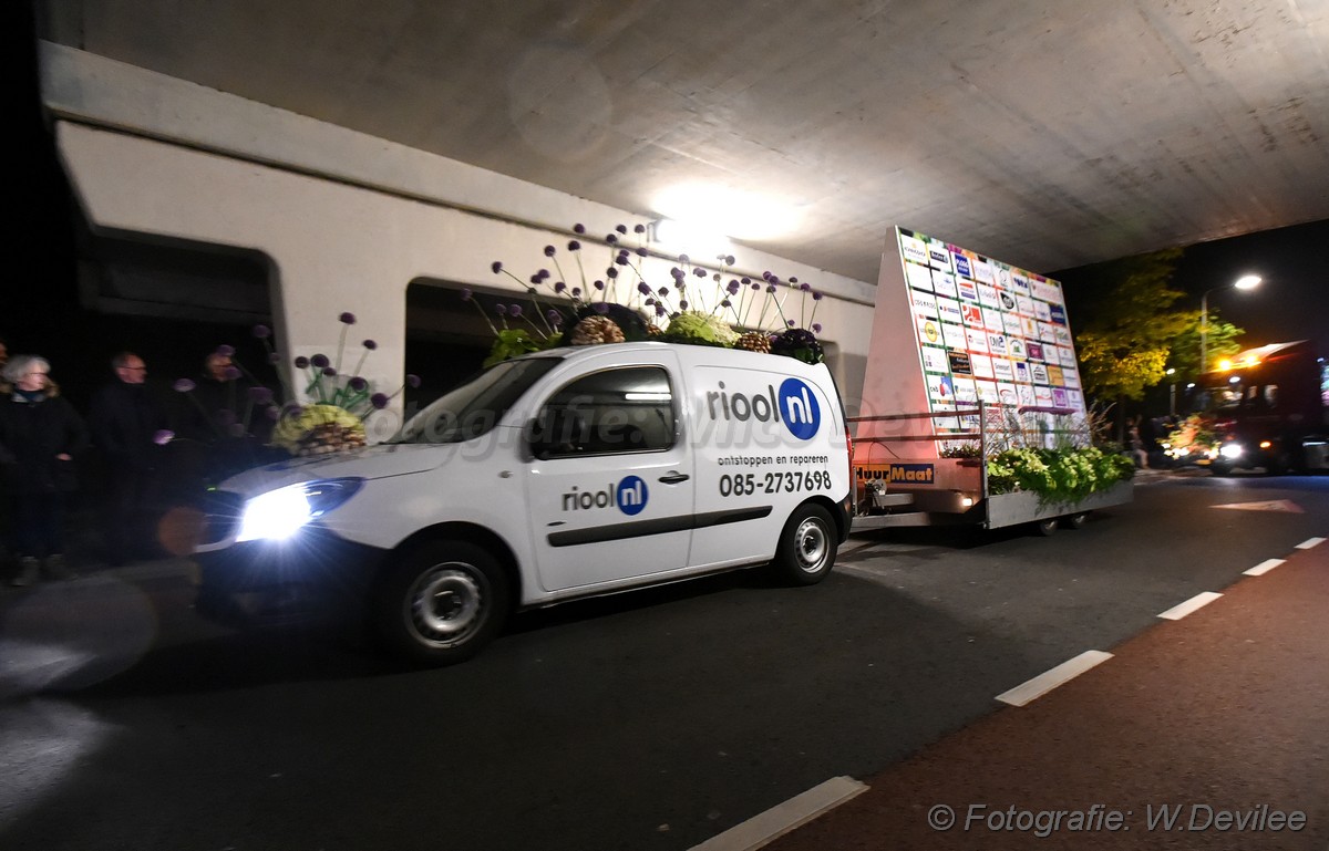 Mediaterplaatse bloemencorso in de avond nwh 21042017 Image00057