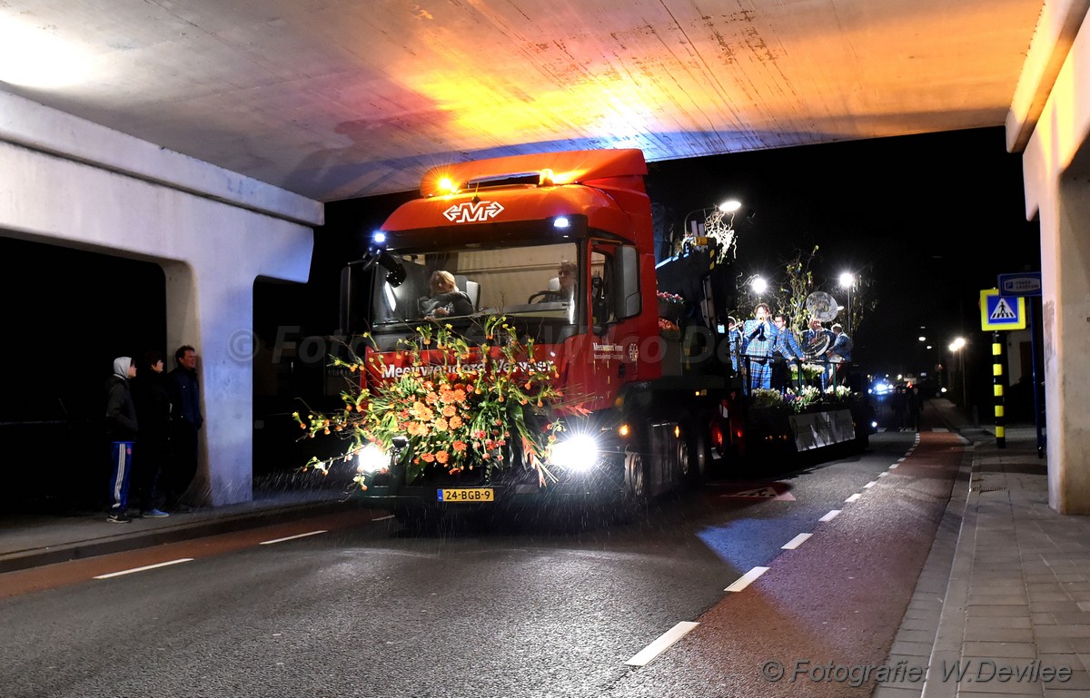 Mediaterplaatse bloemencorso in de avond nwh 21042017 Image00059