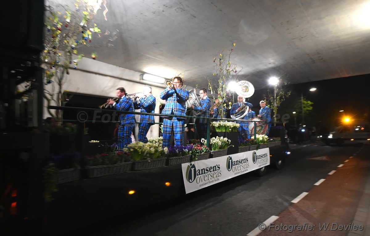 Mediaterplaatse bloemencorso in de avond nwh 21042017 Image00062