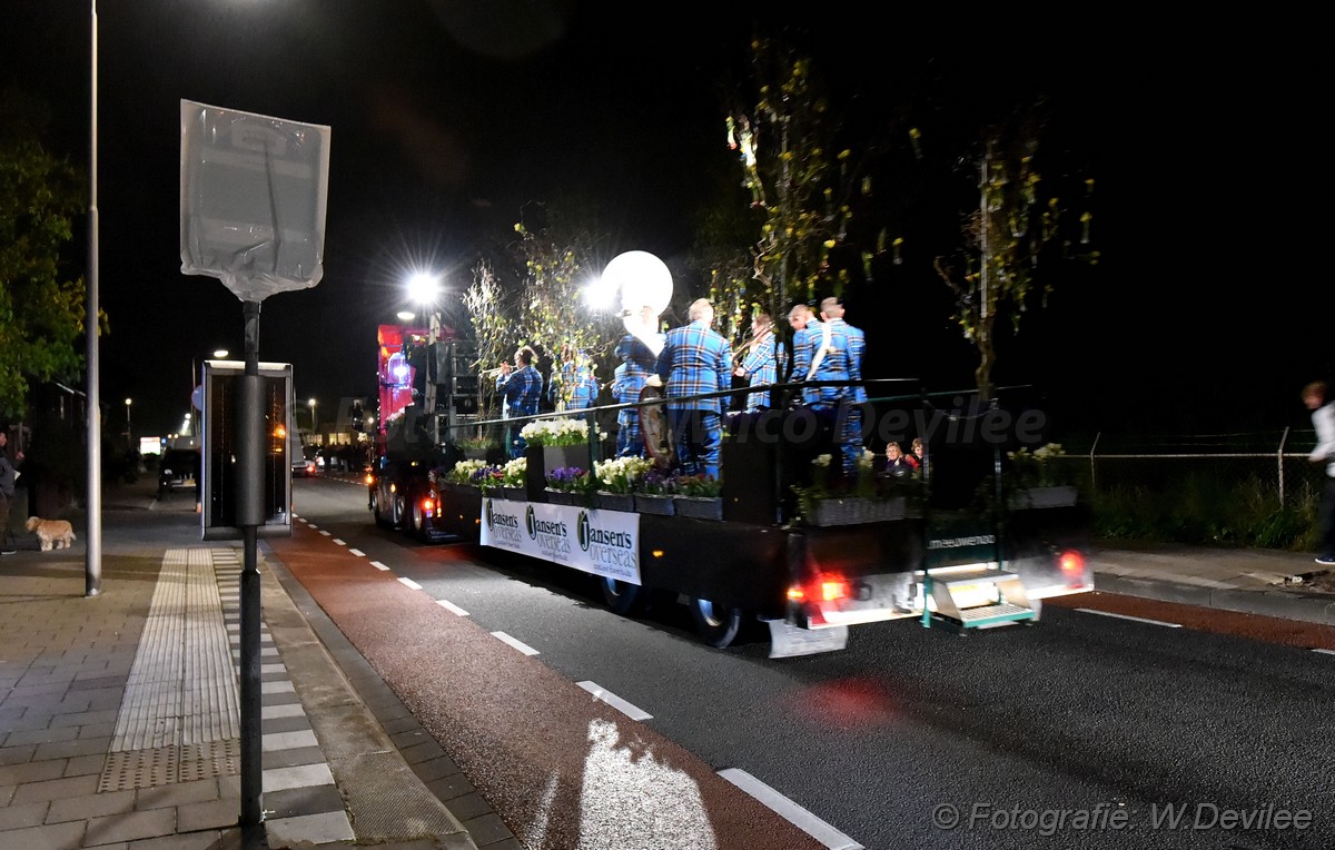 Mediaterplaatse bloemencorso in de avond nwh 21042017 Image00063