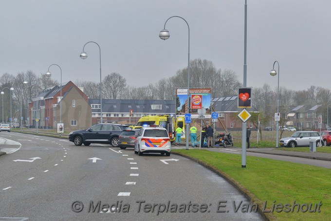 Mediaterplaatse ongeval scooter auto kruisweg hoofddorp 09042018 Image00001