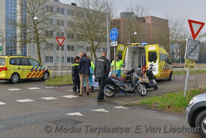 Mediaterplaatse ongeval scooter auto kruisweg hoofddorp 09042018 Image00003