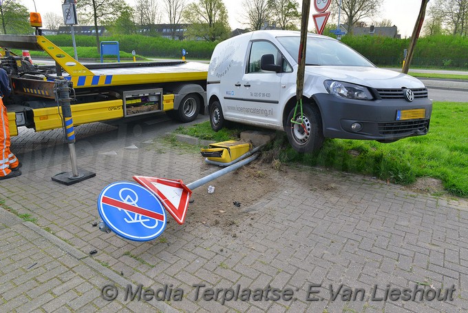 Mediaterplaatse Ongeval componistenweg nieuw vennep 22042018 Image00012