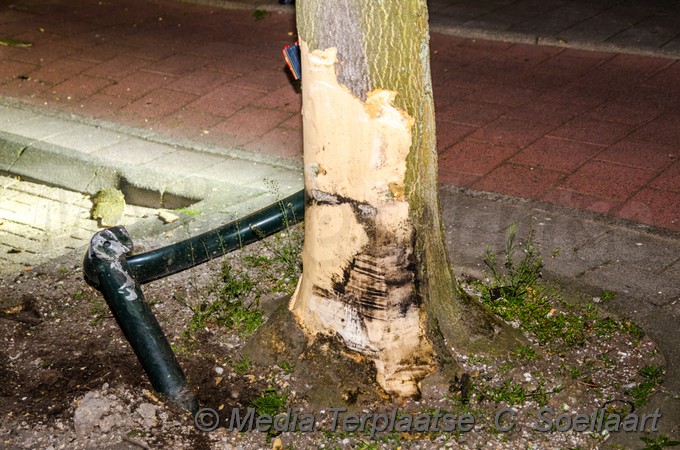 Mediaterplaatse Ongeval auto boom heemstede 27042018 Image00003