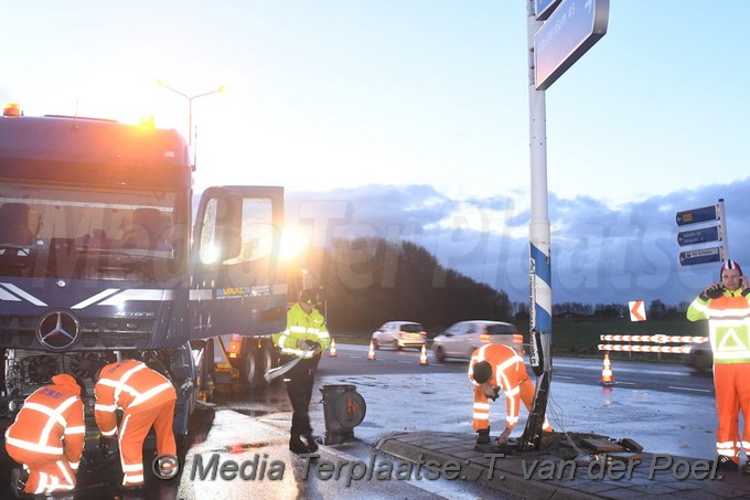 mediaterplaatse ongeval twee vrachtwagens n11 alphen 10122018 Image00002