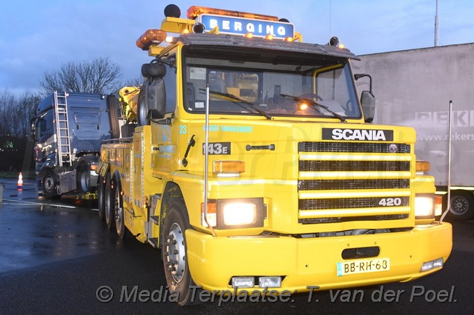 mediaterplaatse ongeval twee vrachtwagens n11 alphen 10122018 Image00005