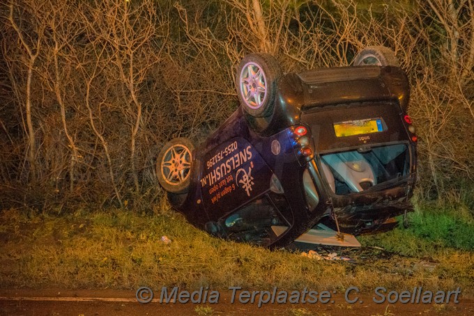 mediaterplaatse ongeval auto op kop 21122018 Image00001