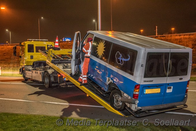 mediaterplaatse ongeval schiphol bus auto 27122018 bmp00006