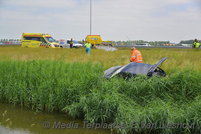 Mediaterplaatse ongeval a5 auto bijna te water lijnden 05062018 Image00006