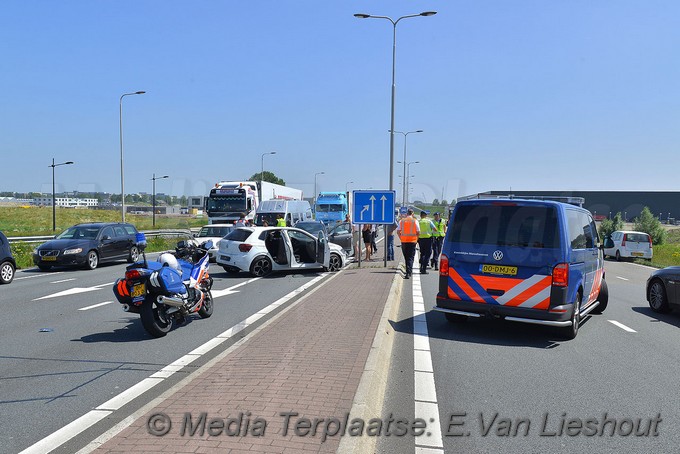 Mediaterplaatse ongeval rozenburg auto op lichtmast 06062018 Image00001