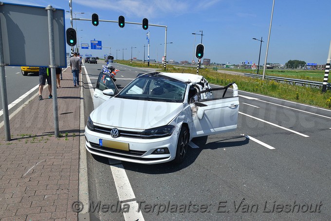 Mediaterplaatse ongeval rozenburg auto op lichtmast 06062018 Image00002