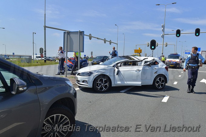 Mediaterplaatse ongeval rozenburg auto op lichtmast 06062018 Image00003