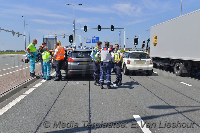 Mediaterplaatse ongeval rozenburg auto op lichtmast 06062018 Image00004