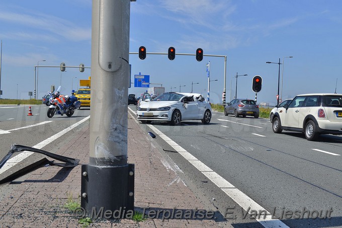Mediaterplaatse ongeval rozenburg auto op lichtmast 06062018 Image00007