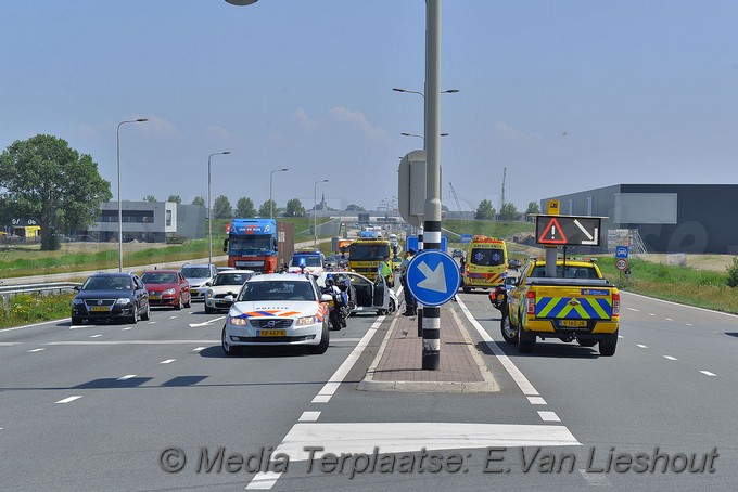 Mediaterplaatse ongeval rozenburg auto op lichtmast 06062018 Image00010