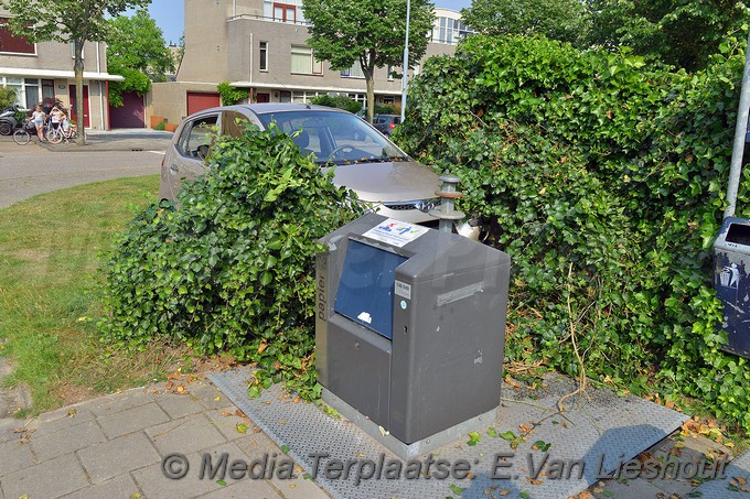 Mediaterplaatse Auto tussen containers hoofddorp 07062018 Image00006