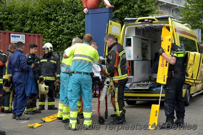 Mediaterplaatse man onder betonnen plaat leiden 27062018 Image00001