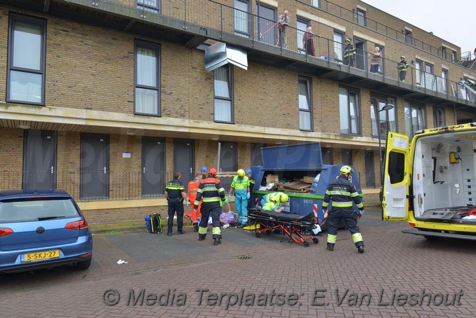 Mediaterplaatse man valt vanbalkon hoofddorp 30052017 Image00003