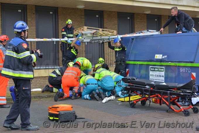 Mediaterplaatse man valt vanbalkon hoofddorp 30052017 Image00007